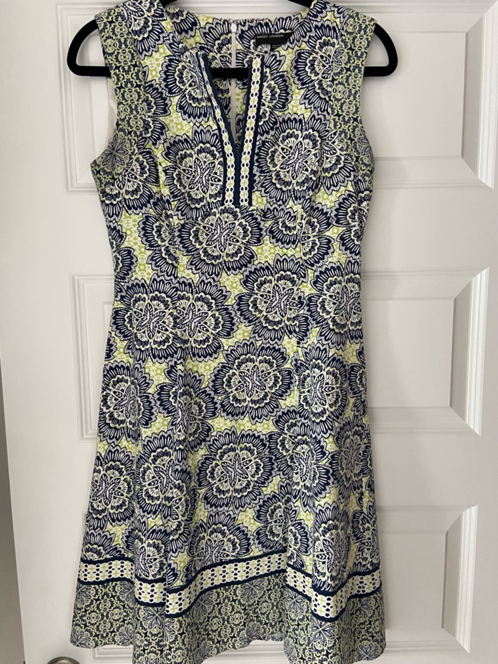 Maggy London Floral Medallion Sleeveless Sheath Dress - Size 4